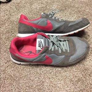 Great condition Nike tennis shoes