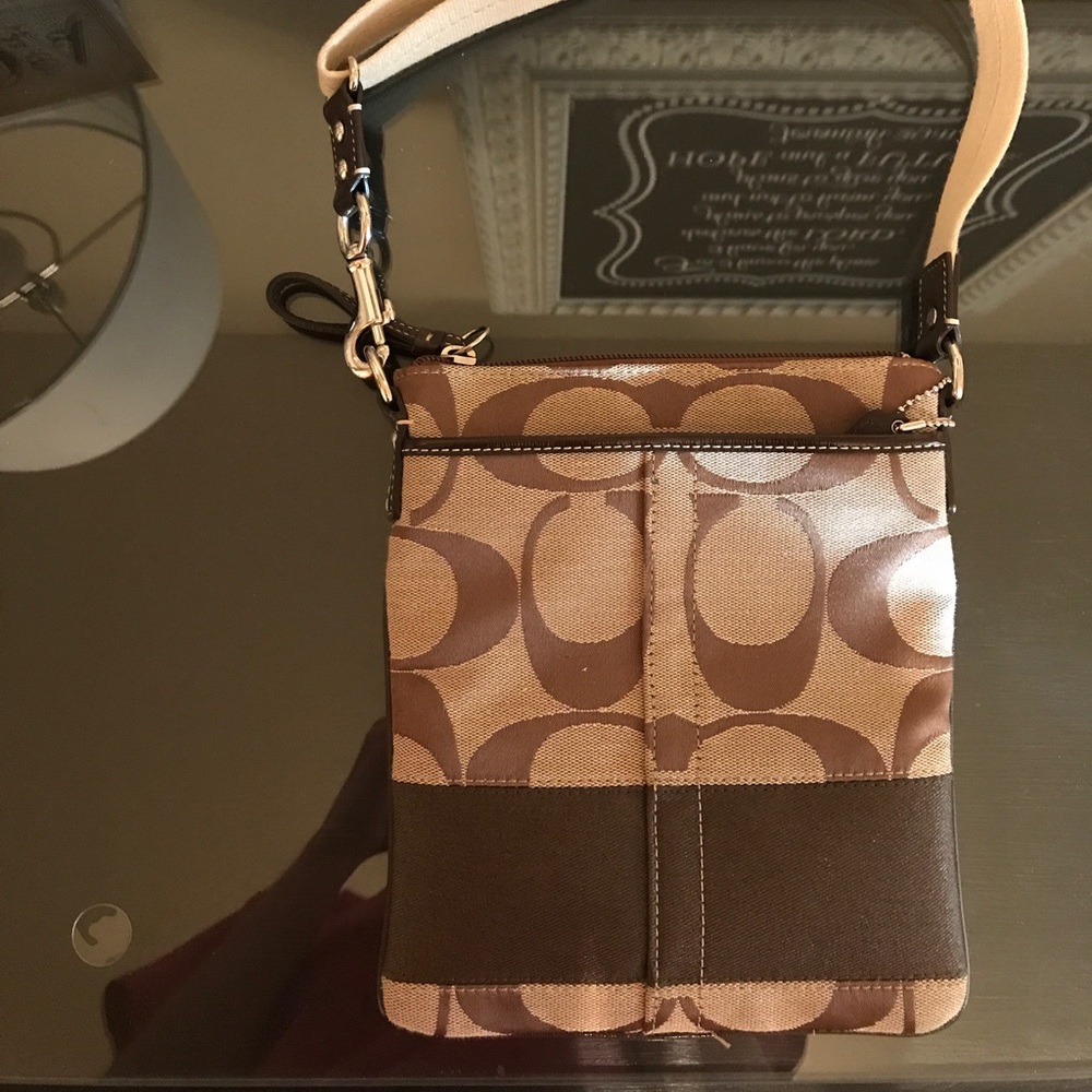 🔥PRICE⬇️Coach Crossbody Bag with Adjustable Strap