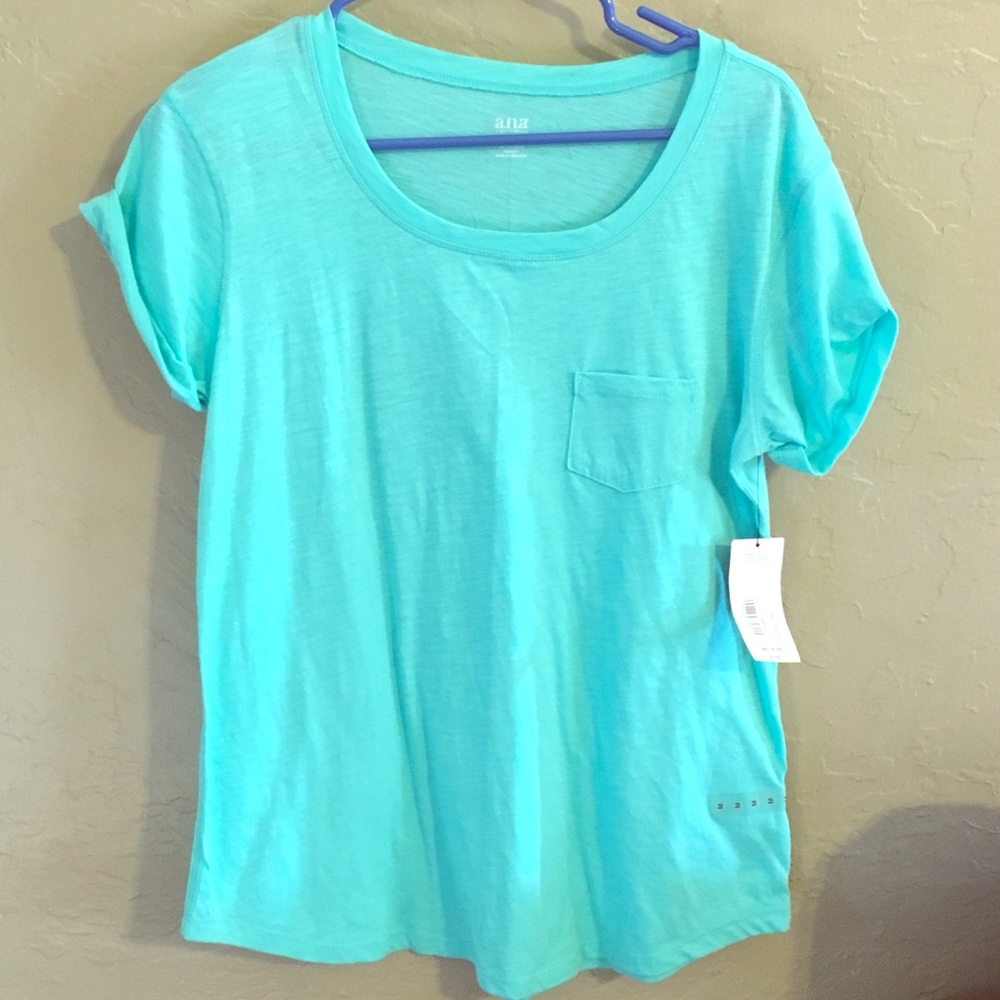 Ana scoop neck tshirt. Medium. NWT