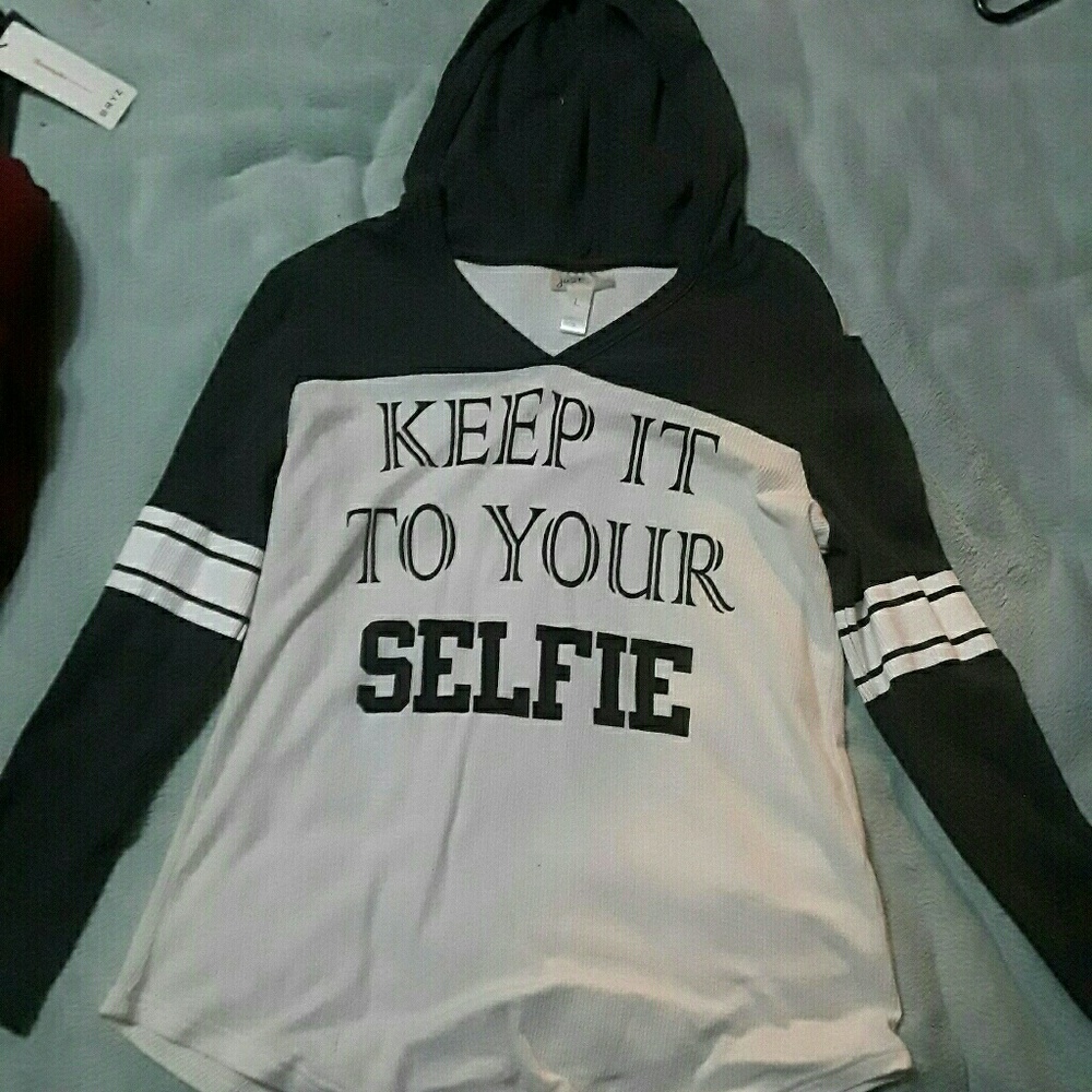 Long sleeve blavk and white graphic tee