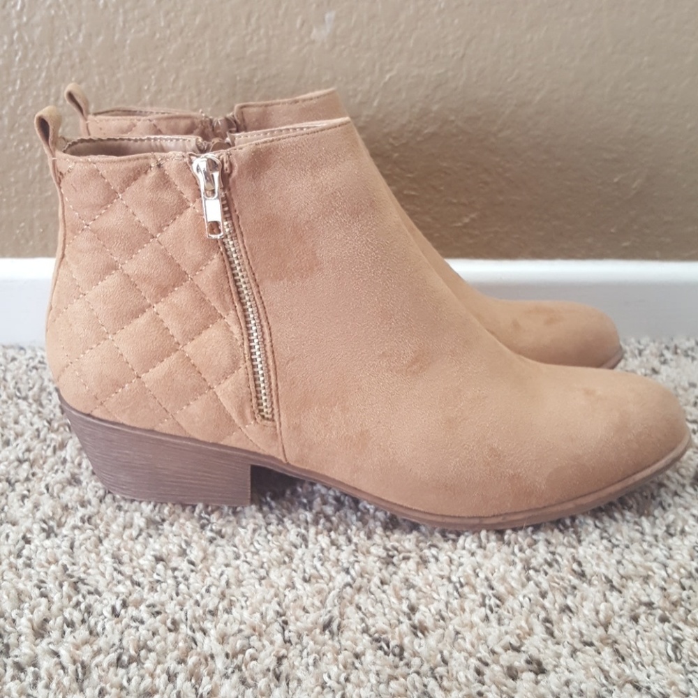 Ankle boots, size 11 (brand new!)