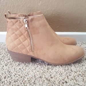 Ankle boots, size 11 (brand new!)