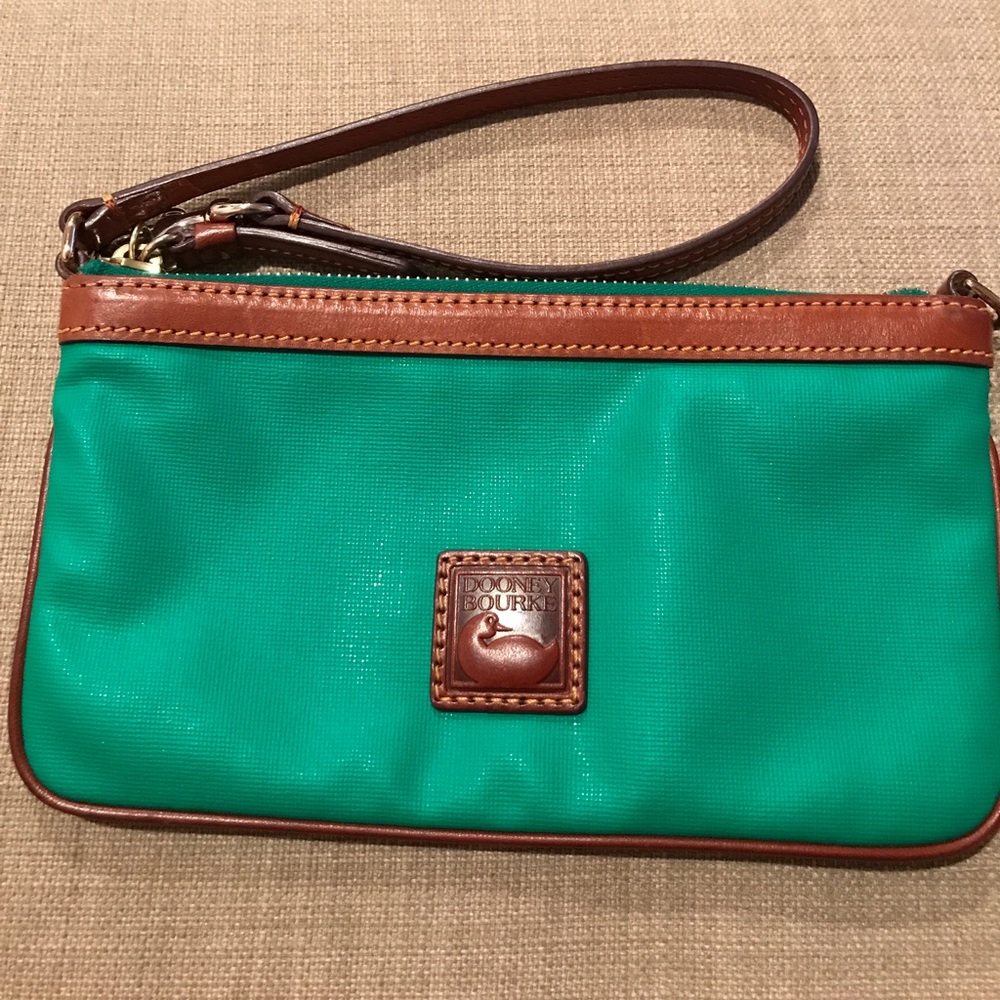 Green wristlet