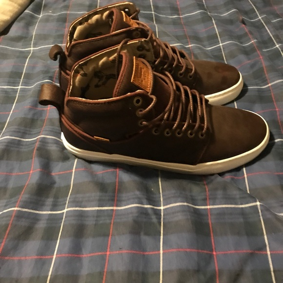 Vans - Picture 2 of 8