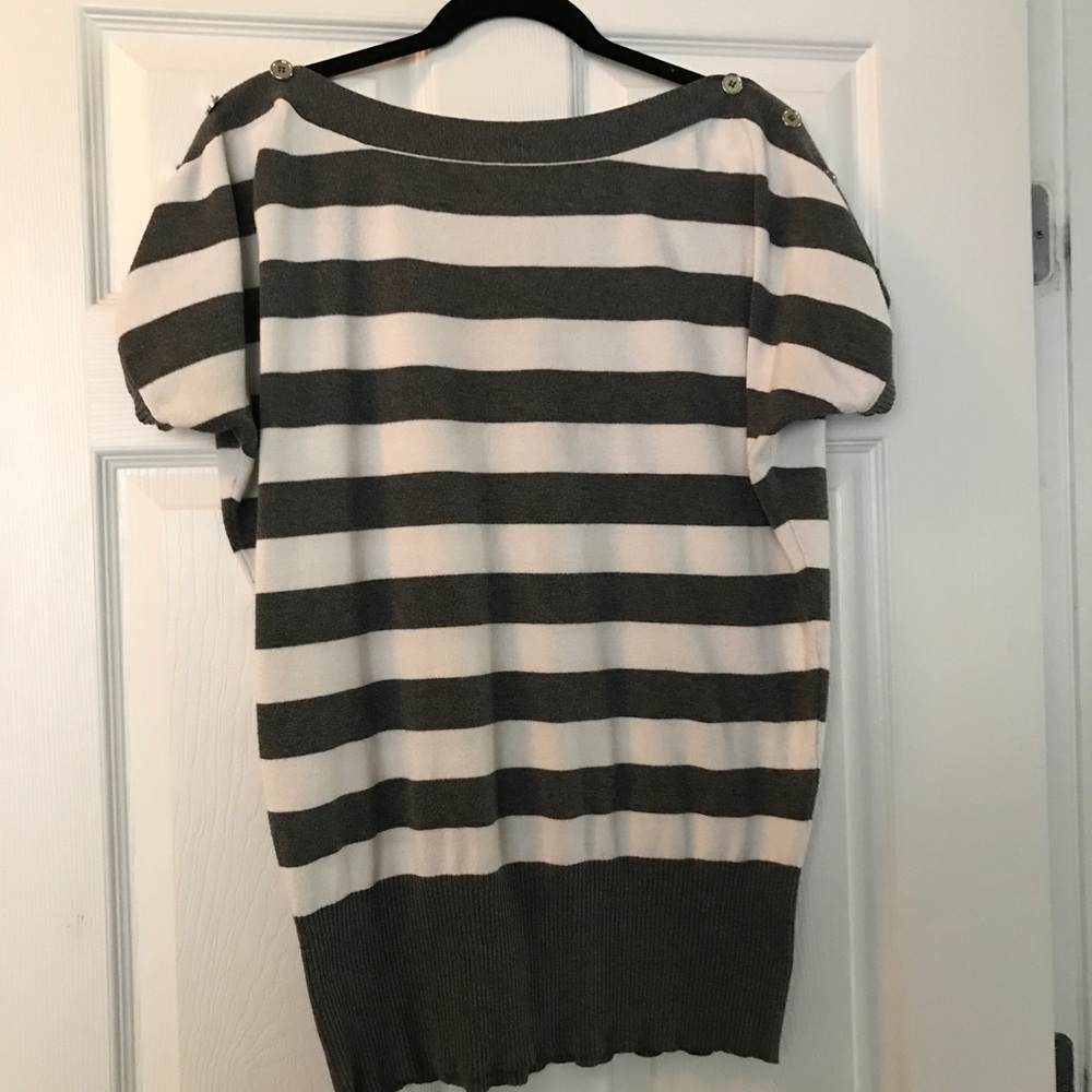 Beautiful Gray and White short sleeve sweater