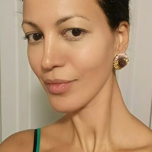 Handmade Earring by Venezuelan Artist.