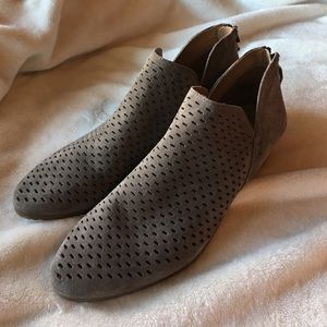 REACTION KENNETH COLE Mens Beige Perforated Comfort Knock Wingtip Toe Block Heel Chelsea Boot M
