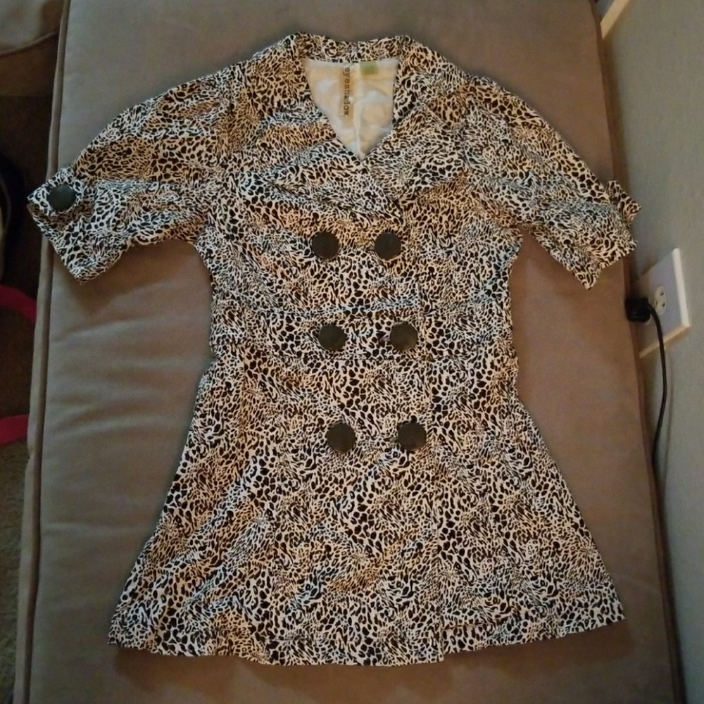Eyeshadow, Short Sleeve Top/Jacket