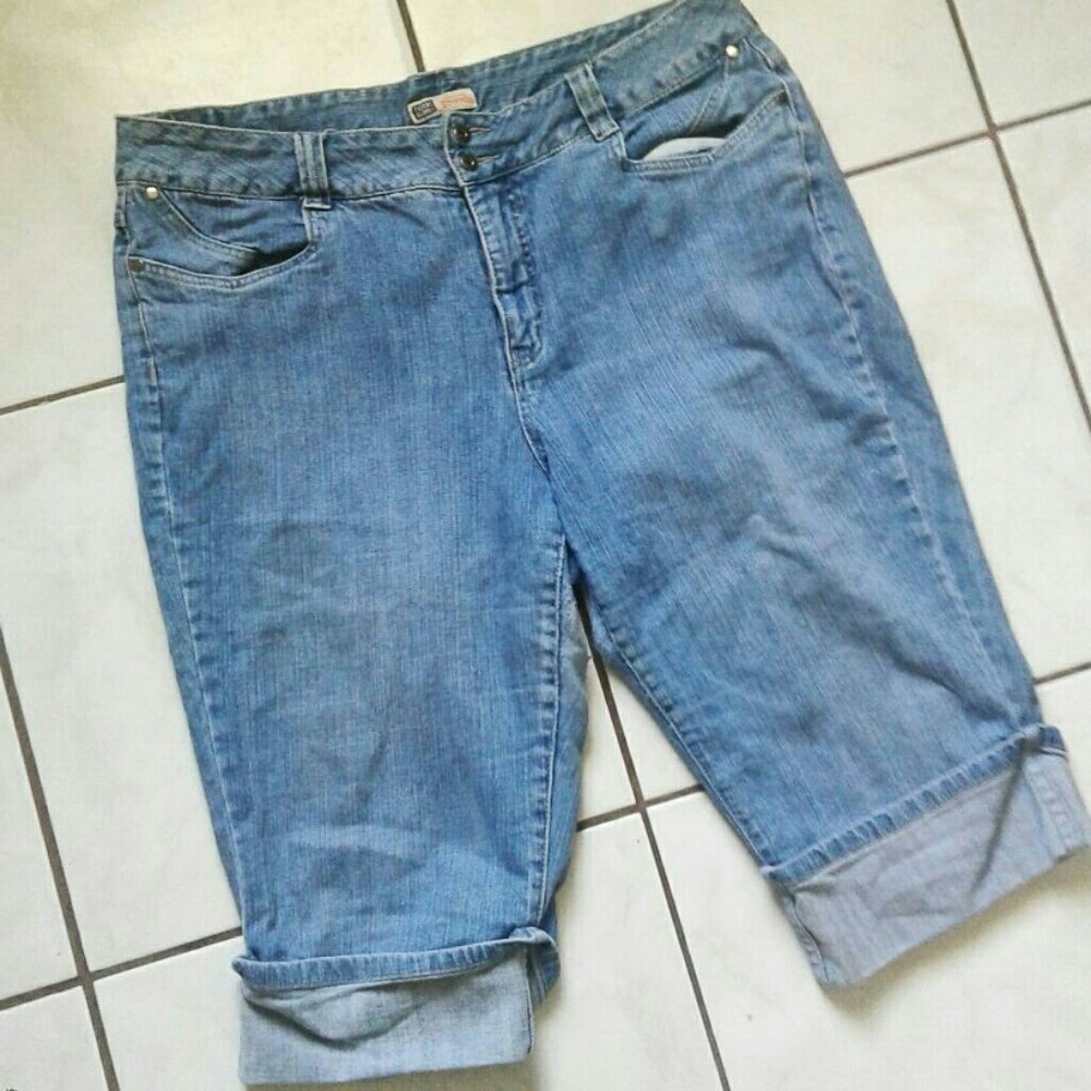 Faded Glory denim Capri pants