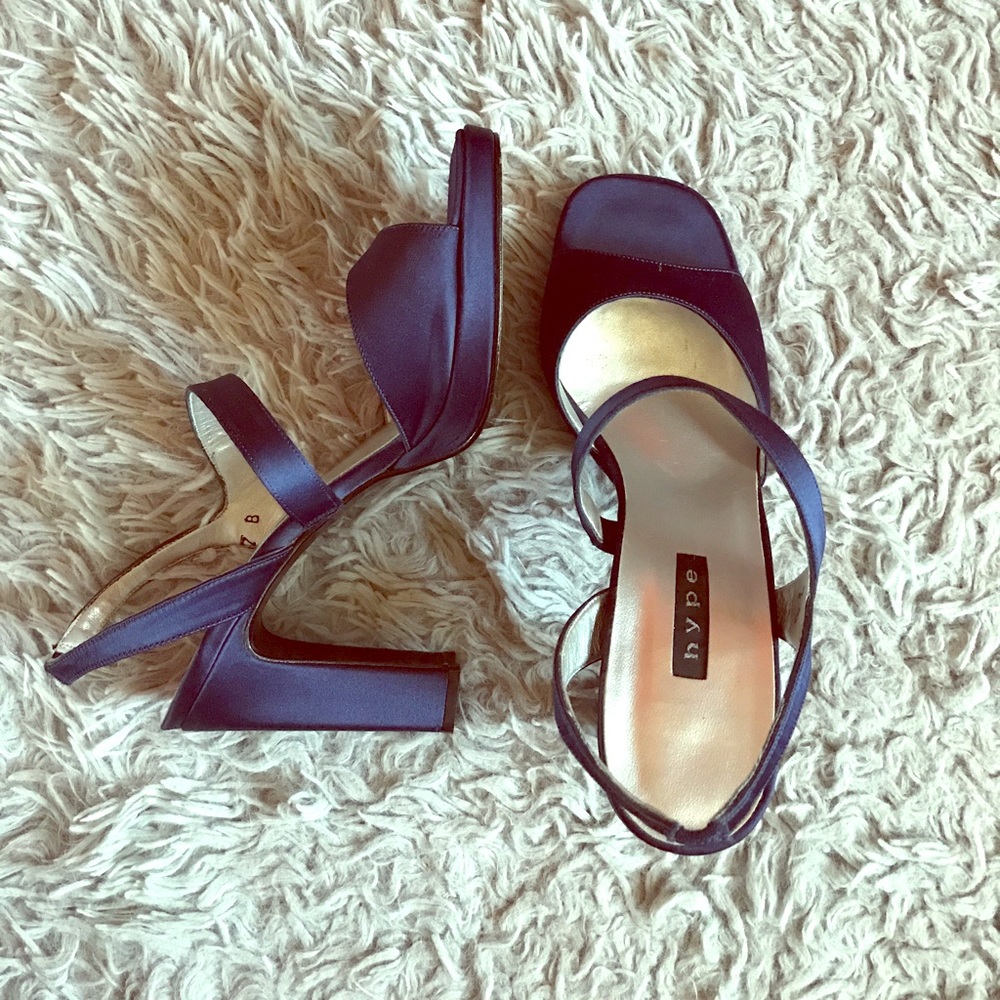 BLOCK HEEL SANDALS