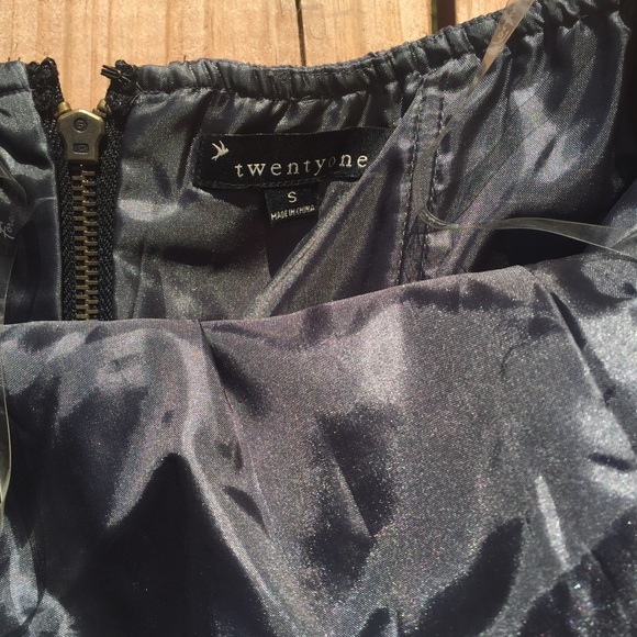 Forever 21 Gray Ruffle Front Tube Top - Picture 6 of 7