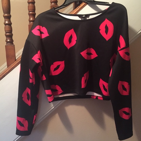 H&M Tops - H&M Longsleeve Crop Top