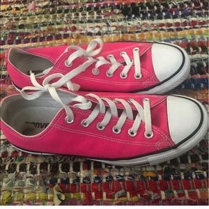 Hot Pink Converse! Size 9! 🌸🌈