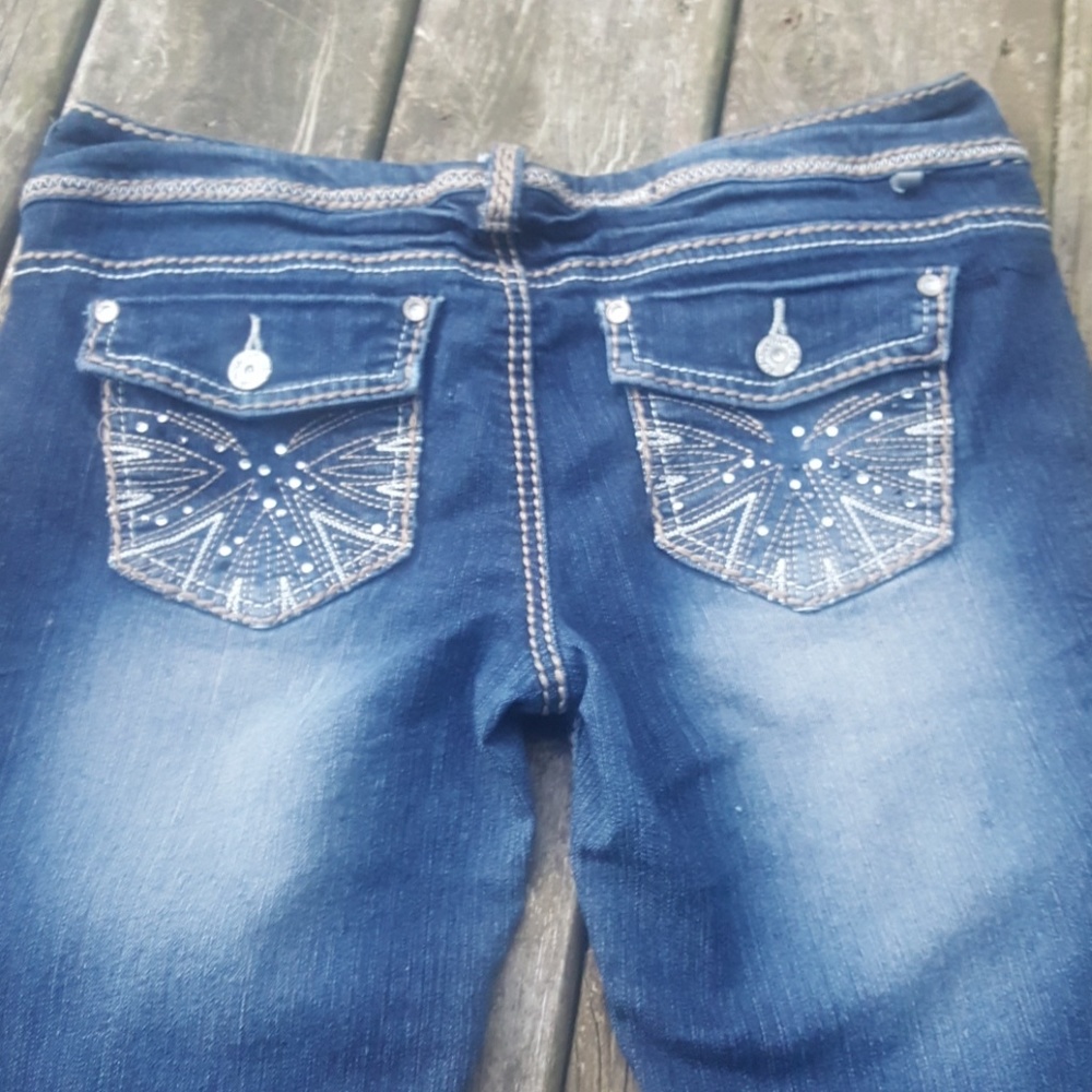 Distressed BootCut Jeans - Picture 3 of 4