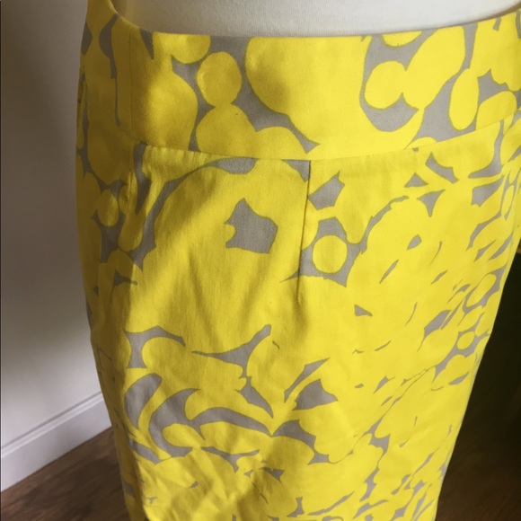 🎉 J. Crew Yellow and Gray Floral Pencil Skirt - Picture 5 of 7