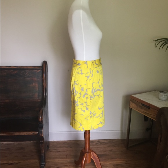 🎉 J. Crew Yellow and Gray Floral Pencil Skirt - Picture 3 of 7