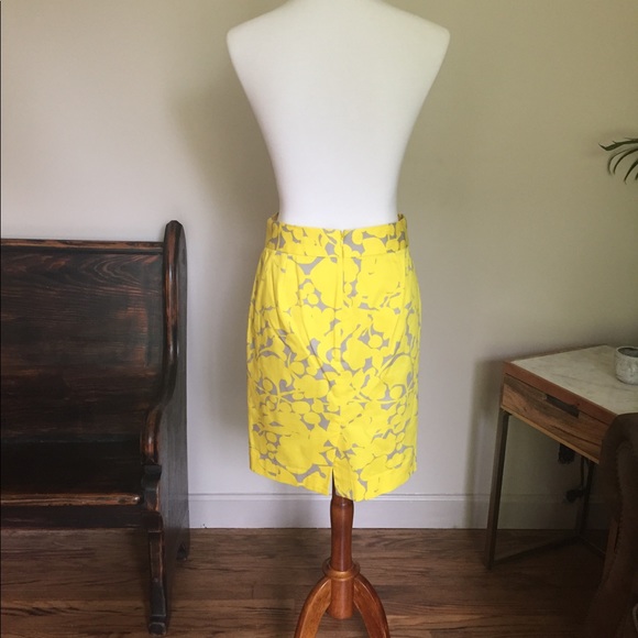 🎉 J. Crew Yellow and Gray Floral Pencil Skirt - Picture 4 of 7