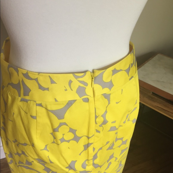 🎉 J. Crew Yellow and Gray Floral Pencil Skirt - Picture 6 of 7