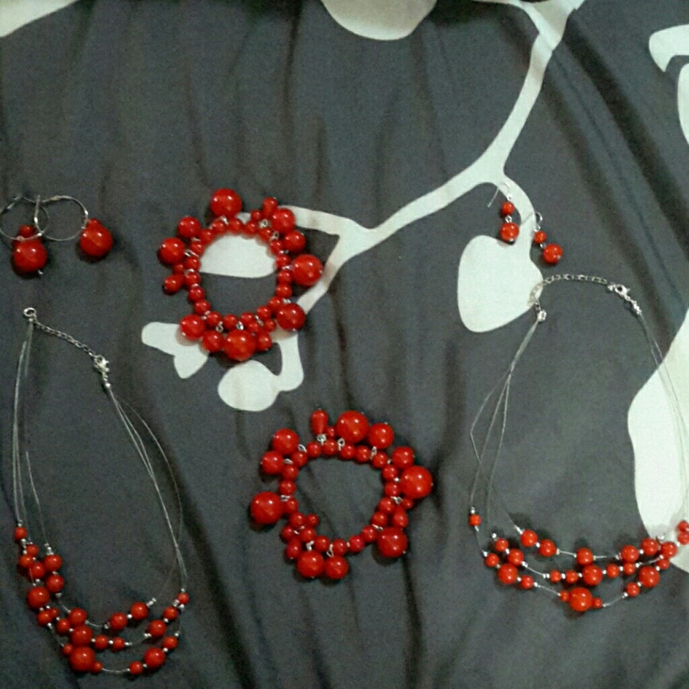 Necklace, earring & bracelet set x2