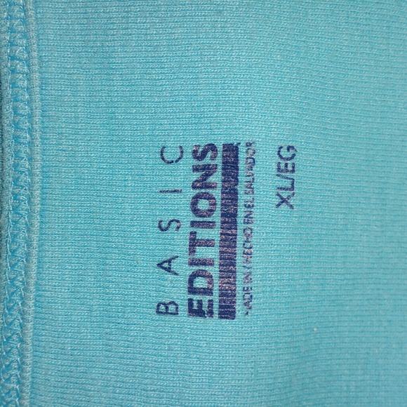 🚫SOLD🚫💙Basic Lace Trim T-shirt💙 - Picture 3 of 4