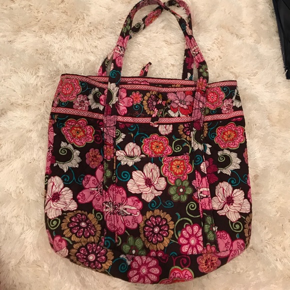 Vera Bradley Handbags - Vera Bradley bag in Mod Floral Pink pattern