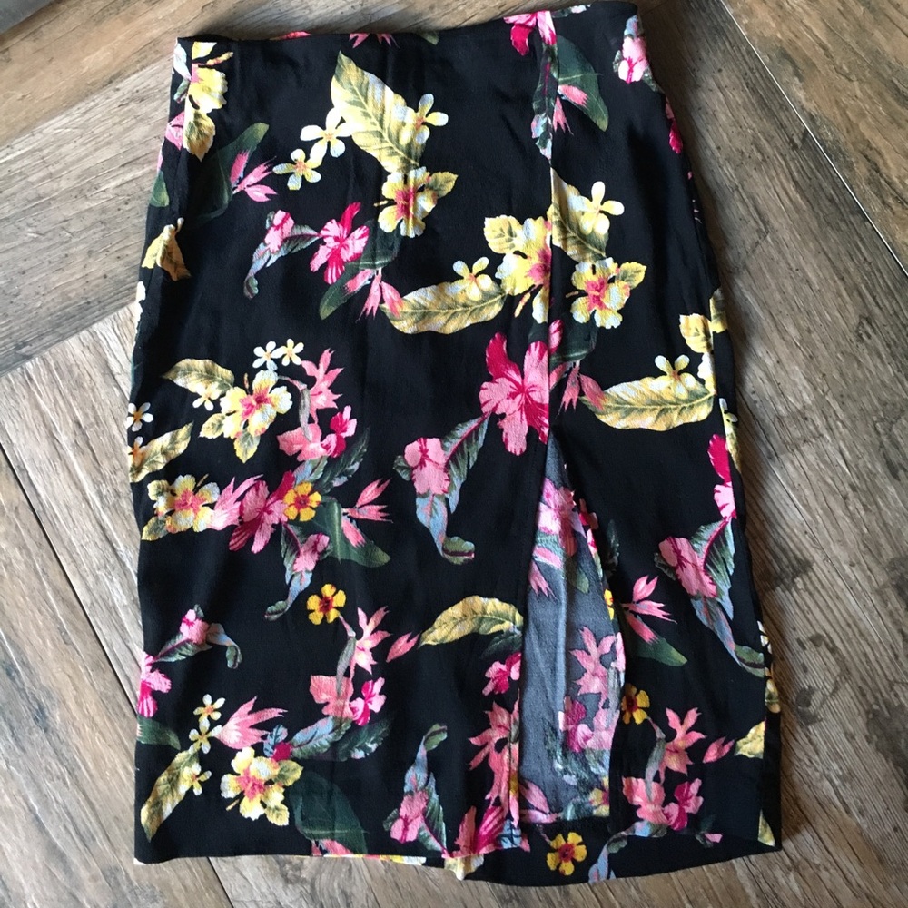 Forever 21 Pencil Skirt with Slit - Picture 2 of 4