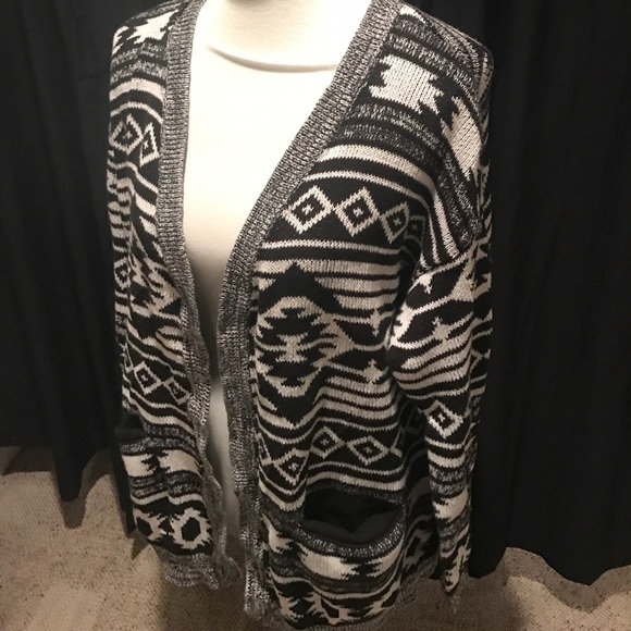 H&M Aztec Cardigan - Picture 2 of 4