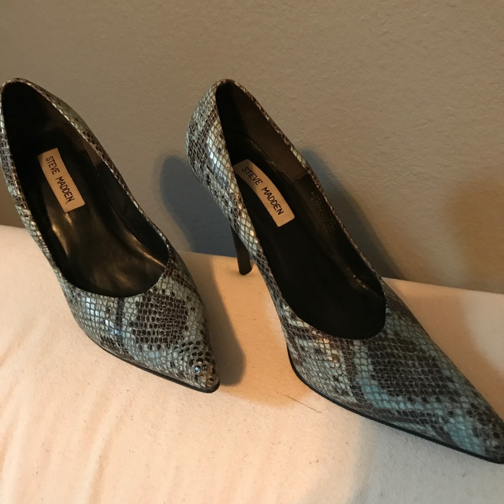 Steve Madden snake skin heels