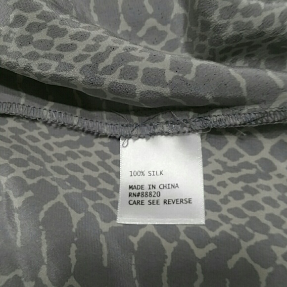 Cynthia Rowley printed gray silk blouse - Picture 5 of 8