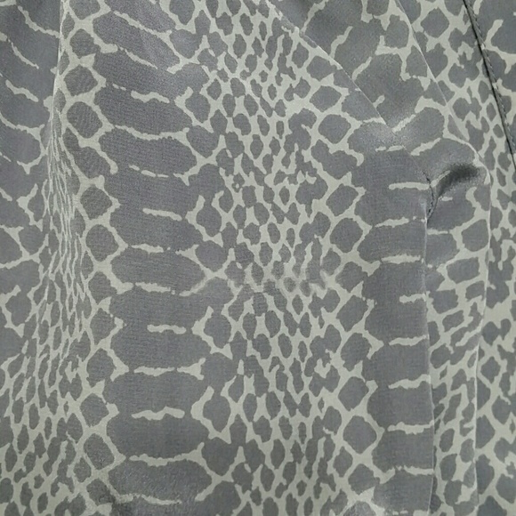 Cynthia Rowley printed gray silk blouse - Picture 8 of 8