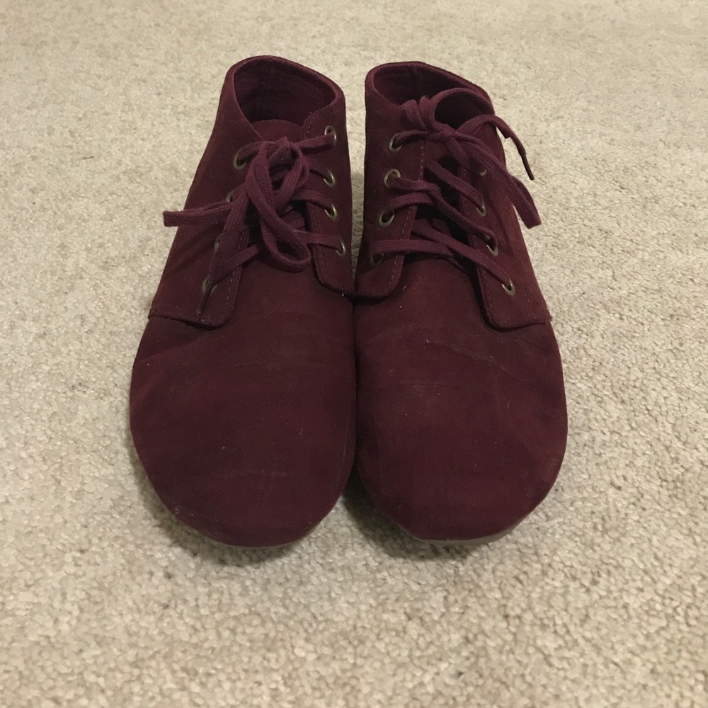Maroon felt oxfords