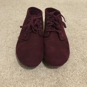 Maroon felt oxfords