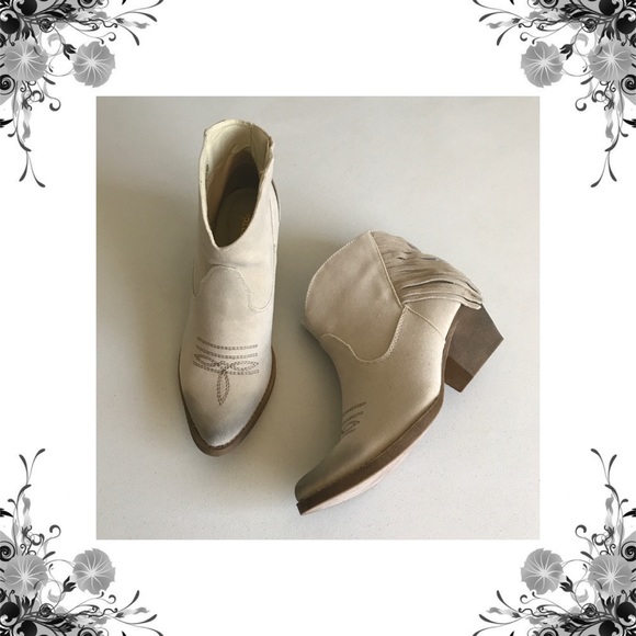 Spite Shoes - {Spite} Spektor Beige Fringe Ankle Boots