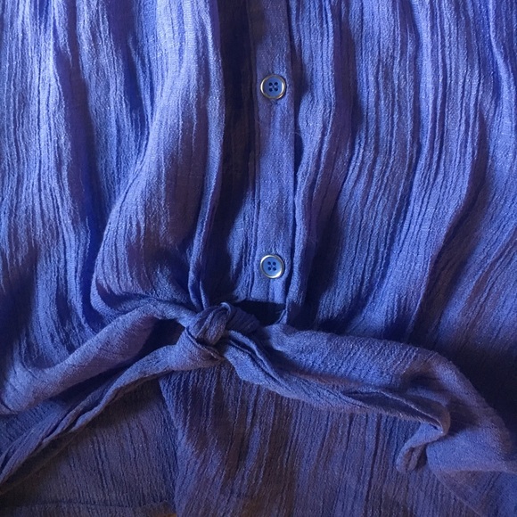 Dress Barn Shirt with Knot - Picture 4 of 4