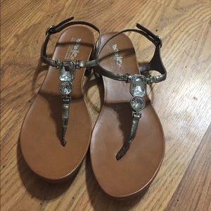 Between the toes Sandals