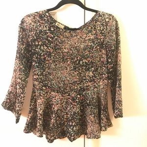 Classic back button AG floral print top