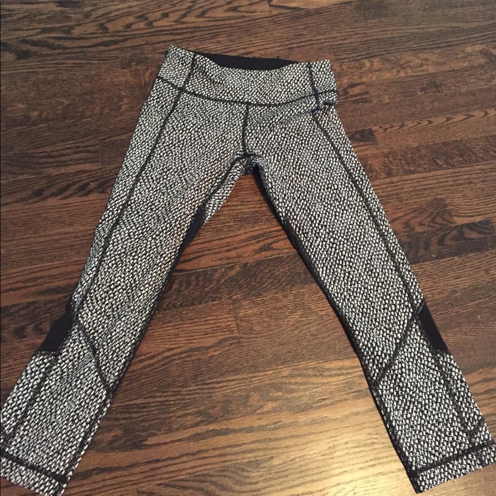 size 4 lulu lemon yoga pants