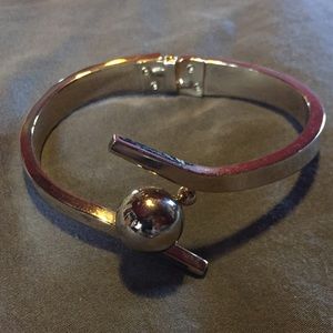 Vintage geometric bangle. (Bracelet)
