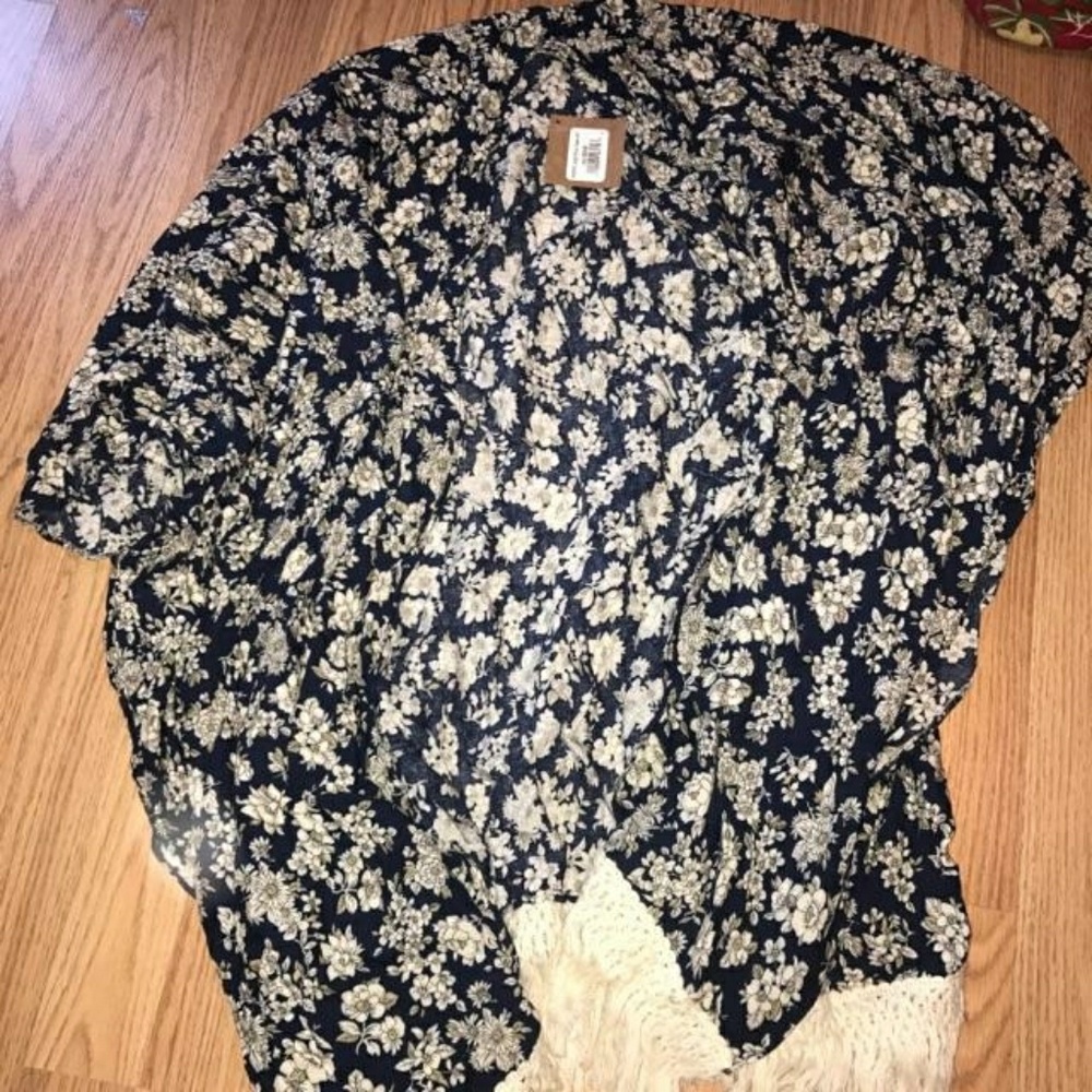Beautiful navy and white flowered kimono