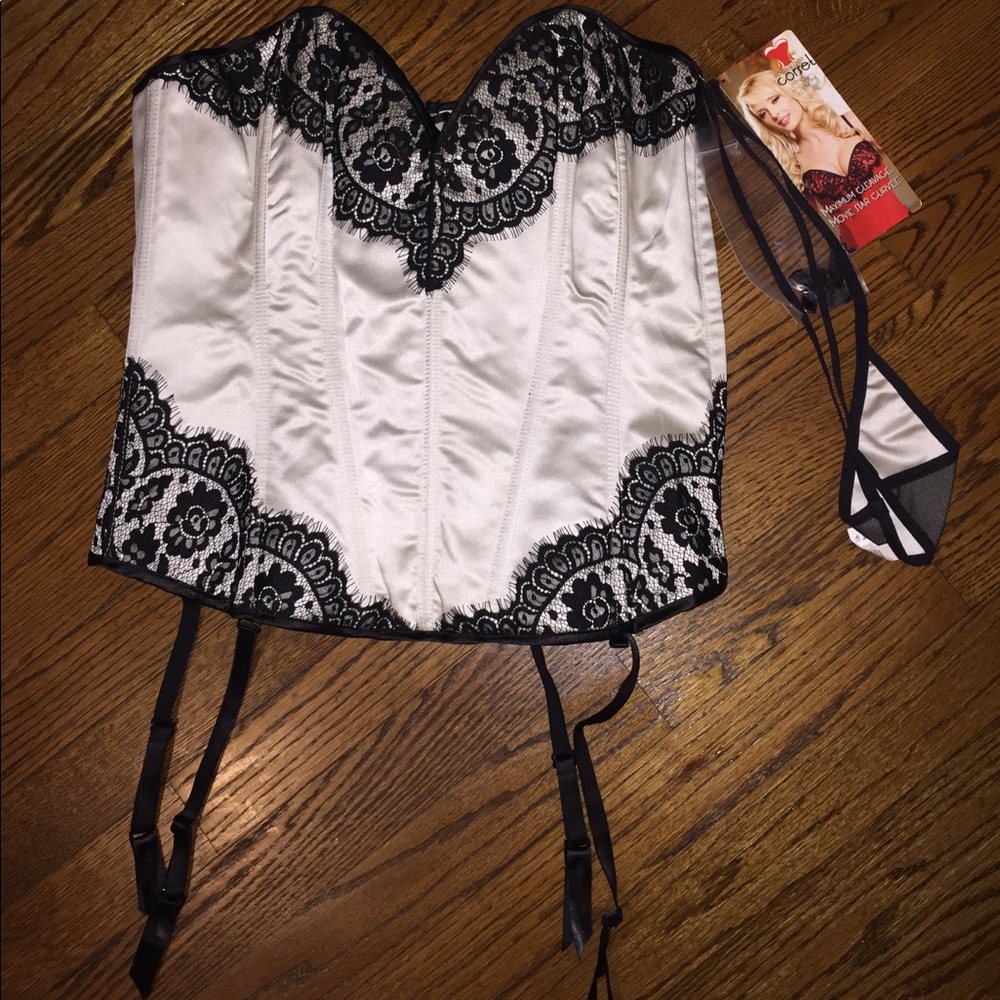Classy corset, size 38, new with tag, never worn.