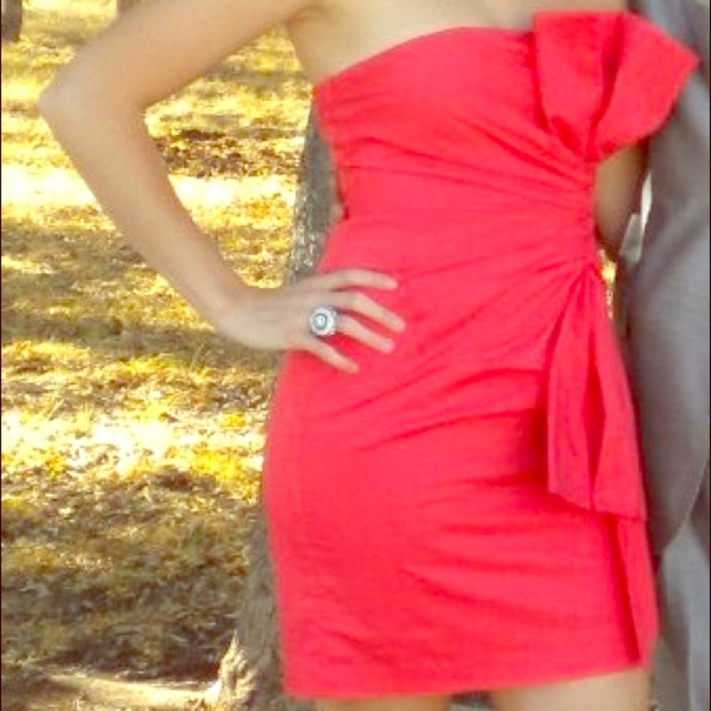 Gorgeous Coral colored strapless dress!
