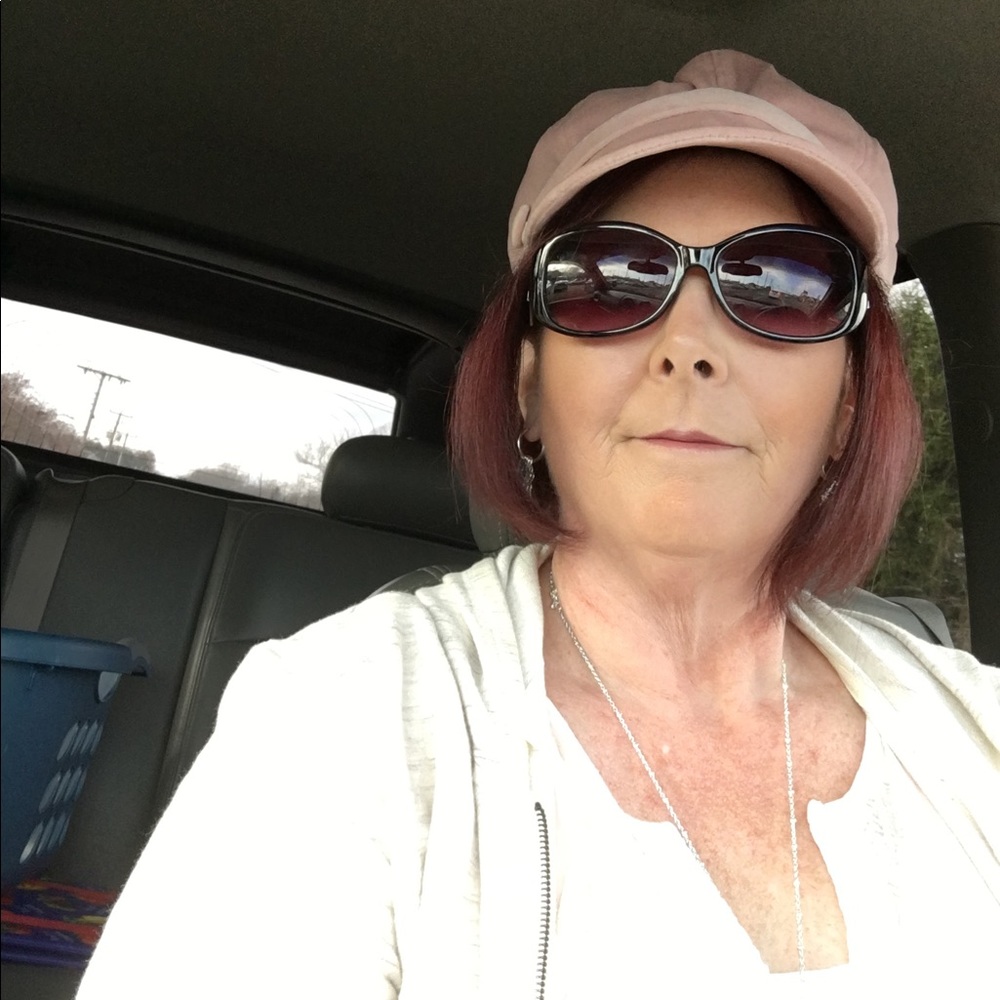 Meet your Posher, Lori