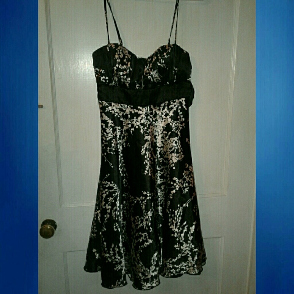 5 for $25 Speechless Black and White Empire Dress