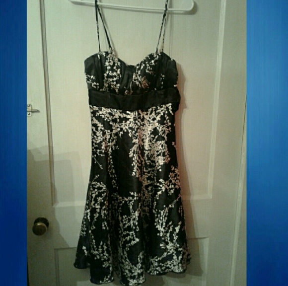 5 for $25 Speechless Black and White Empire Dress - Picture 2 of 7