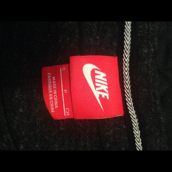 Nike shirt - Picture 2 of 2