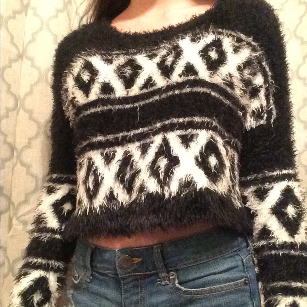 Black and white patterned Abercrombie sweater