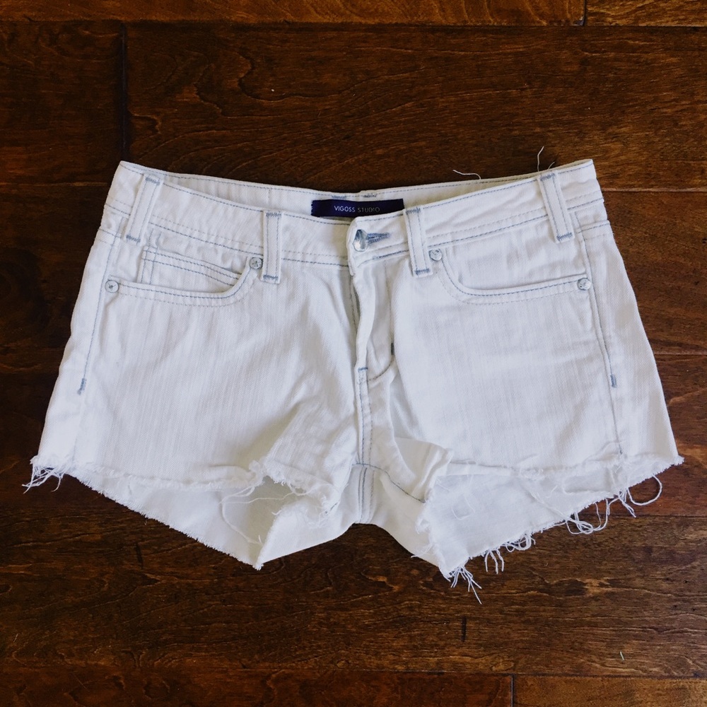 White Vigoss Frayed Denim Shorts 🌵