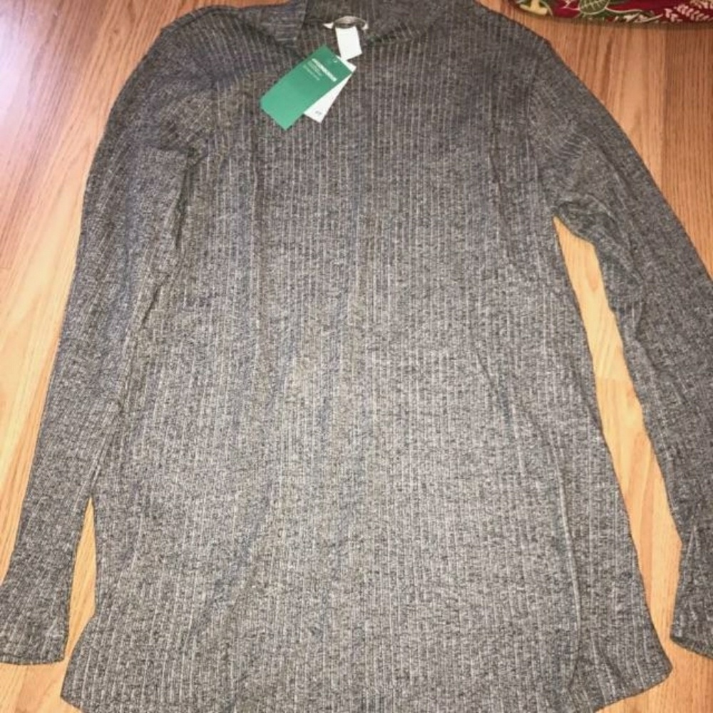 Long grey ribbed dress shirt