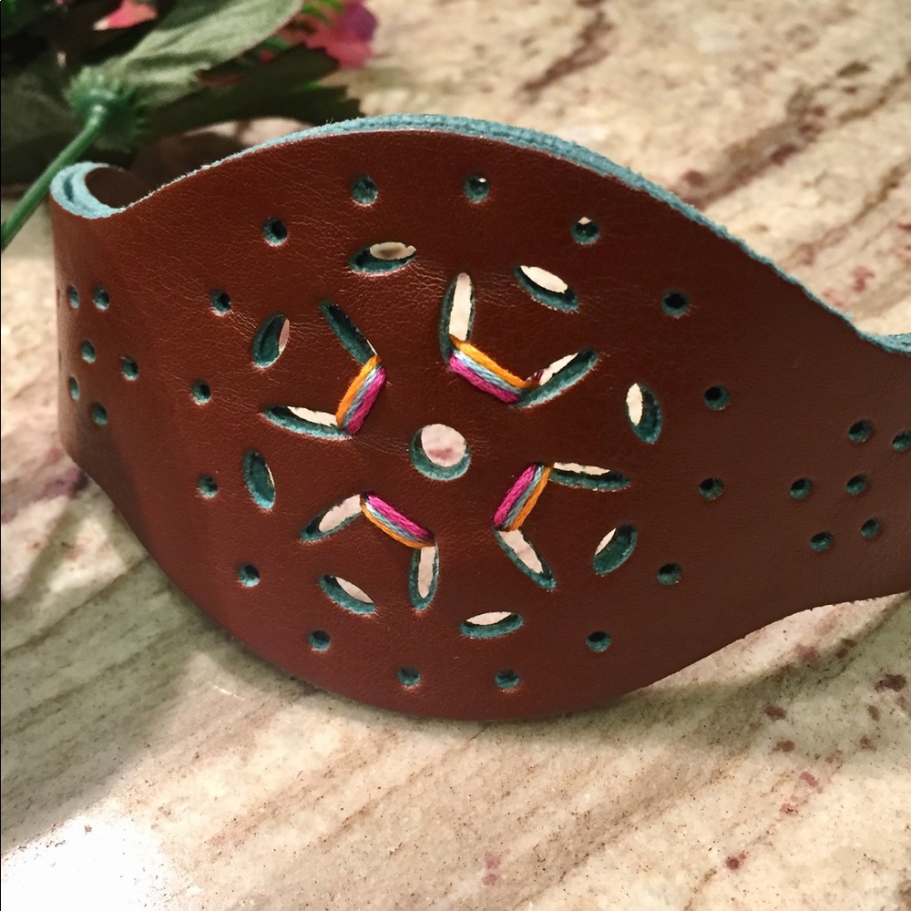 Brown leathery bracelet with cute designs.🌸