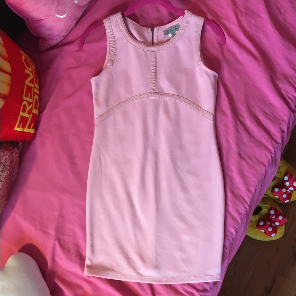 Pretty in pink Elsa B fitted dress.